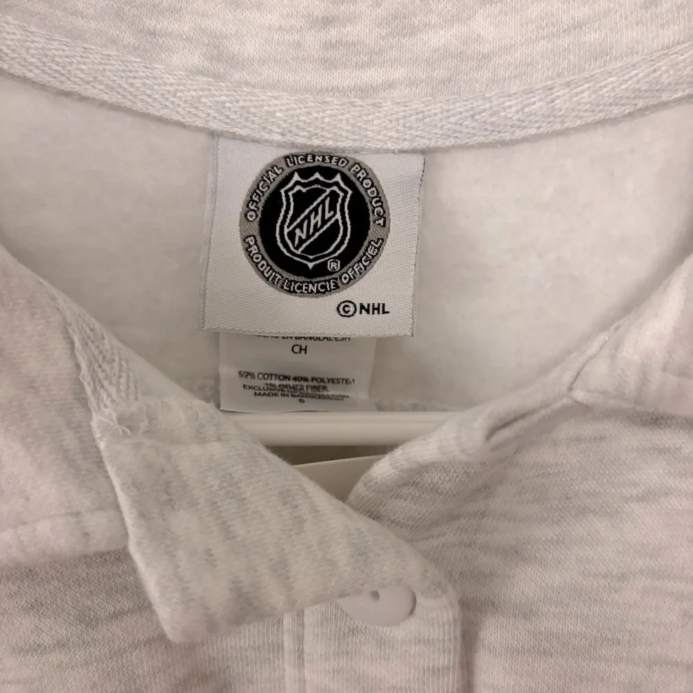 NHL Blackhawks Crop Fleece Lined Button Down - Picture 3 of 5